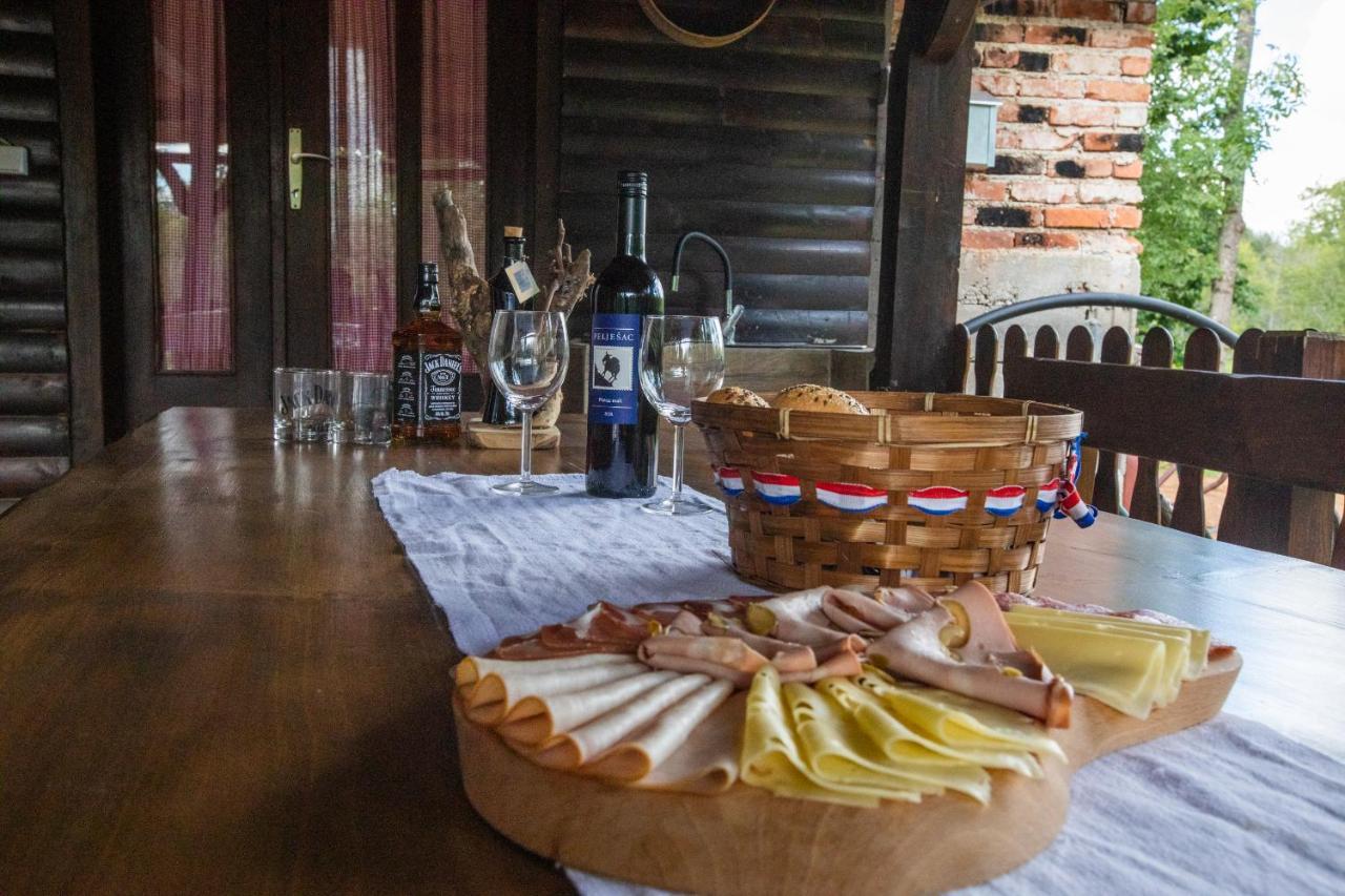 Apartmani Lara Modrus-Kuca Za Odmor Luaran gambar